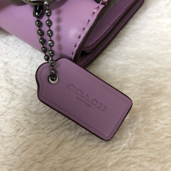 COACH Phone Crossbody in Smooth Leather - Lily - Picture 4 of 6